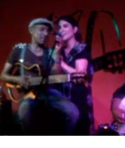 Cleo Pires canta com Tito Paris