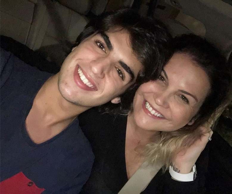 Katia Aveiro com o filho Rodrigo