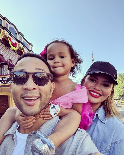 John Legend Partilha Fotografias Amorosas Dos Filhos Fotos Vidas