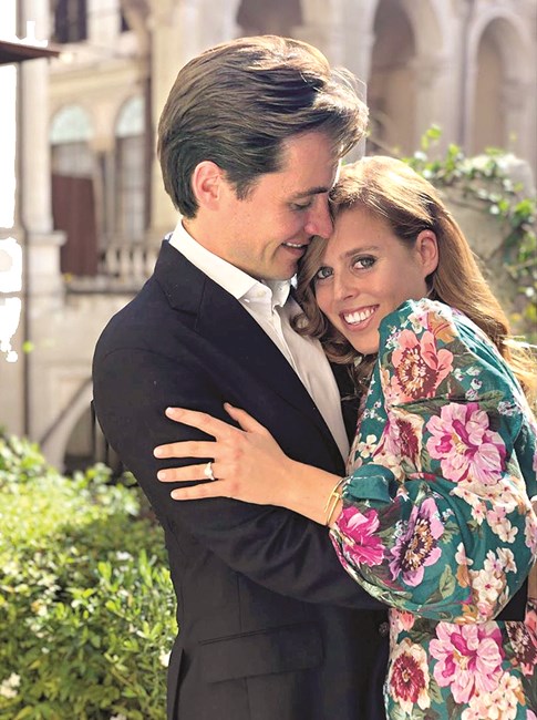 Beatrice e Edoardo na fotografia partilhada com o comunicado oficial