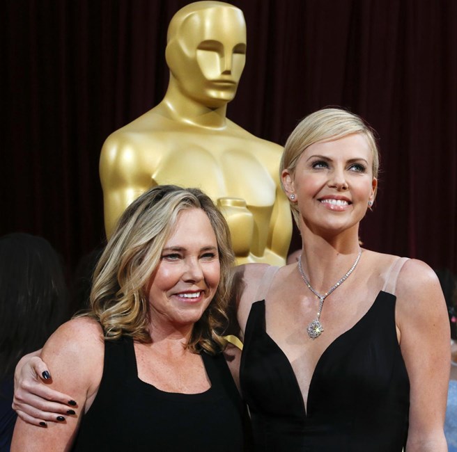 Charlize Theron e a mãe