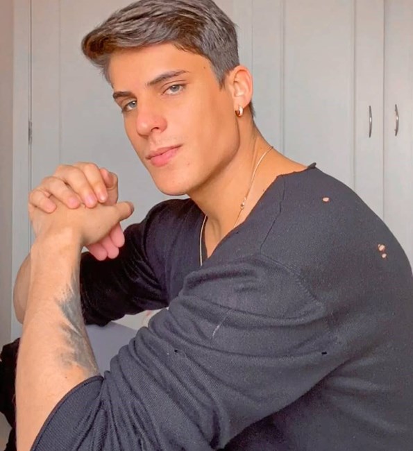 O modelo e namorado da mãe de Neymar, Tiago Ramos