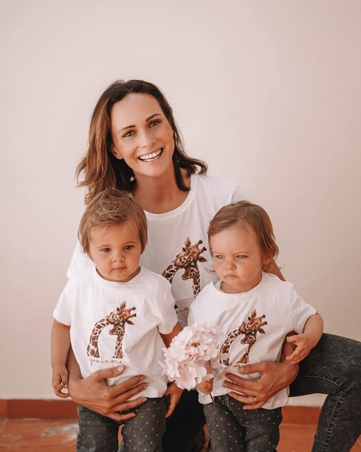 Helena Costa com as filhas, Mercedes e Maria do Mar