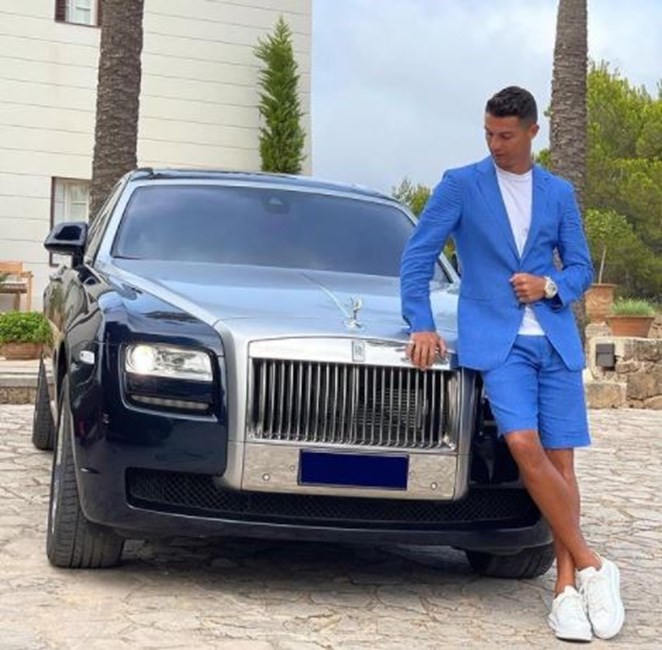 Cristiano Ronaldo e Georgina exibem férias milionárias