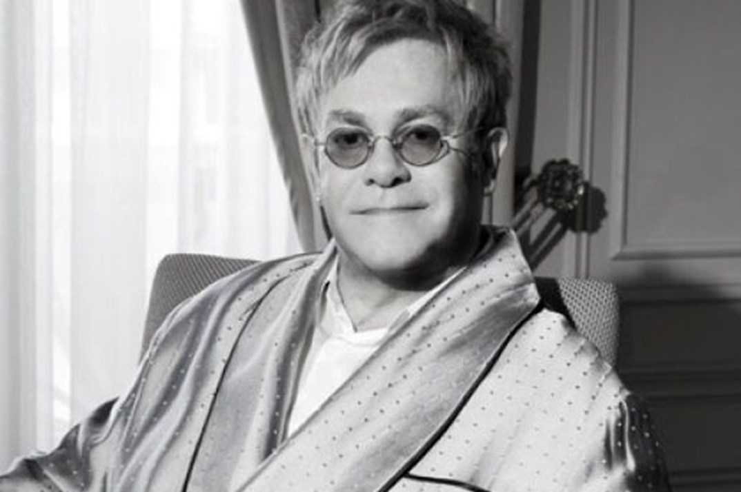 Elton John Perdeu A Virgindade Aos Anos A Ferver Vidas