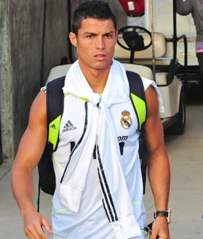 Cristiano Ronaldo realiza sonho de criança 
