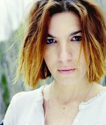 Lúcia Moniz: “Sinto-me cada vez mais dividida entre a música e a representação”  