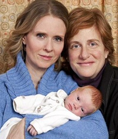 Cynthia Nixon apresenta filho 