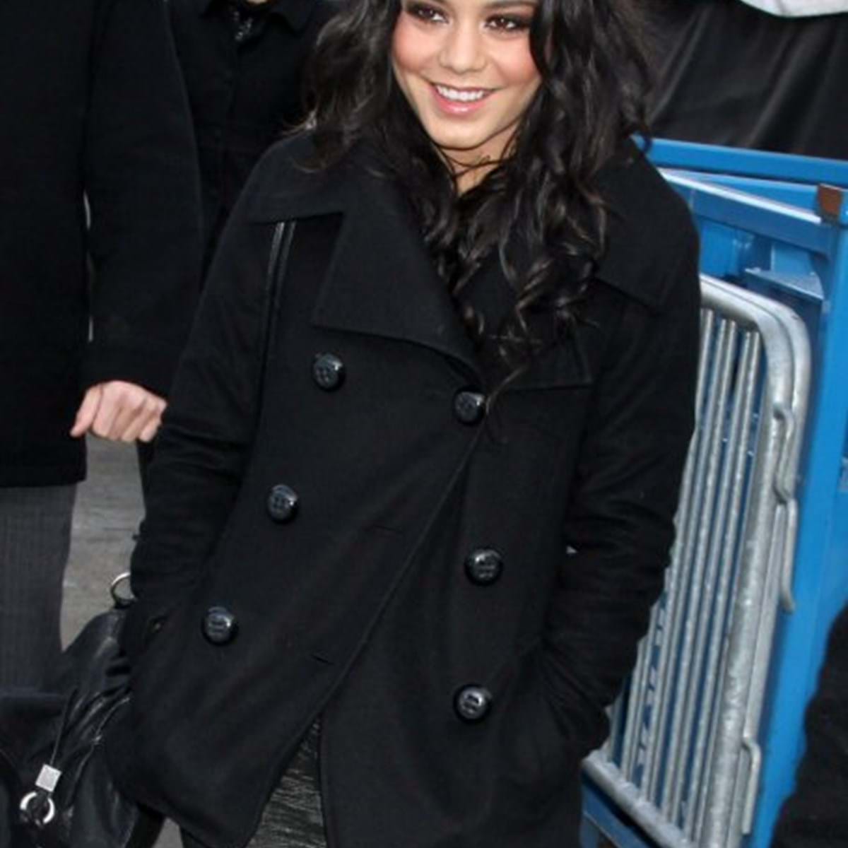 Vanessa Hudgens descuidada em programa de TV - a Ferver - Vidas