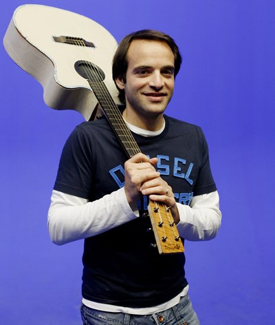 André Sardet regressa inspirado nos Beatles