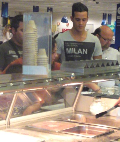 Hugo F. às compras 