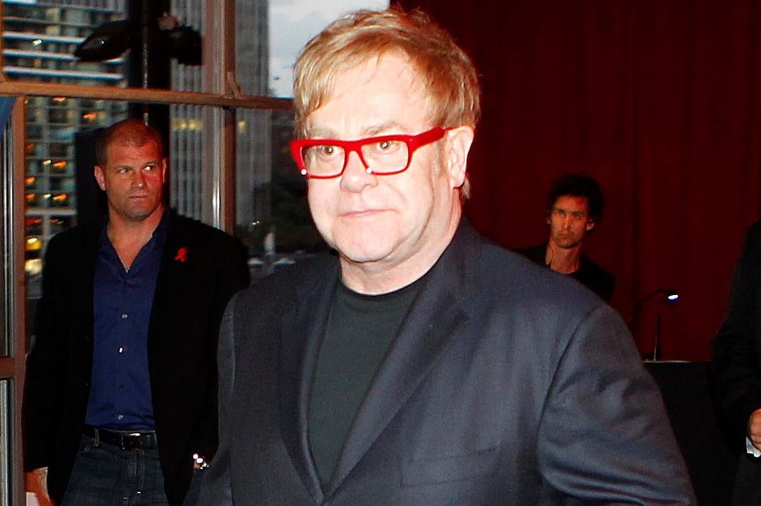 Elton John Processado A Ferver Vidas