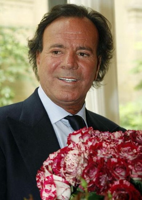 Tribunal examinará processo de paternidade contra cantor Julio Iglesias, Música