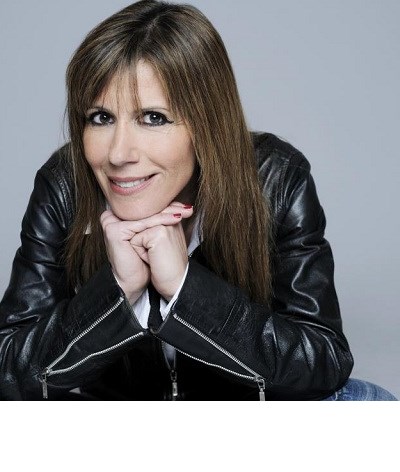 Cantora Dora punida por se despir para a Playboy 