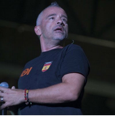 Eros Ramazzotti assume nova namorada 