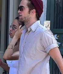 Robert Pattinson tem nova namorada