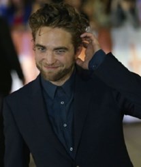 Robert Pattinson admite cena de sexo embaraçosa