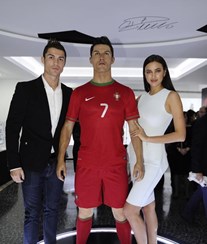 Fotos com Irina no Museu CR7