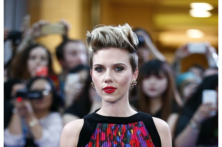 Scarlett Johansson Arrasa Em Estreia   Sensualidade   Vidas