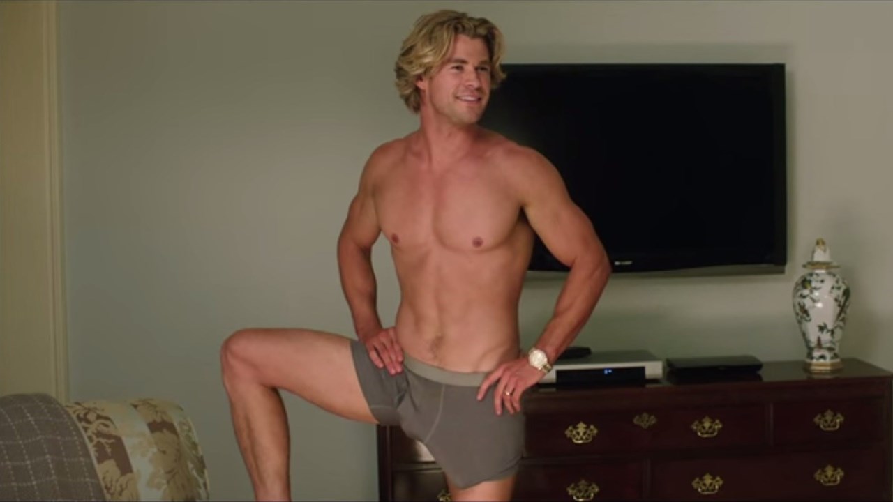 Chris Hemsworth aparece pelado em trailer oficial de “Thor