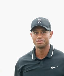 Tiger Woods está "consciente e estável" após "longa" cirurgia