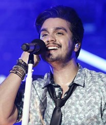 Luan Santana está novamente solteiro