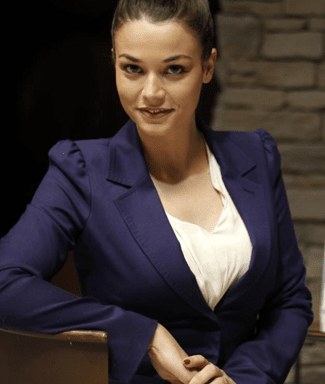 Laura Galvão mostra-se como veio ao Mundo