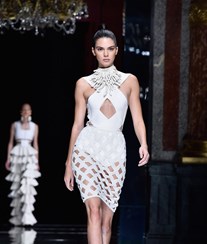 Kendall Jenner desfila em Paris