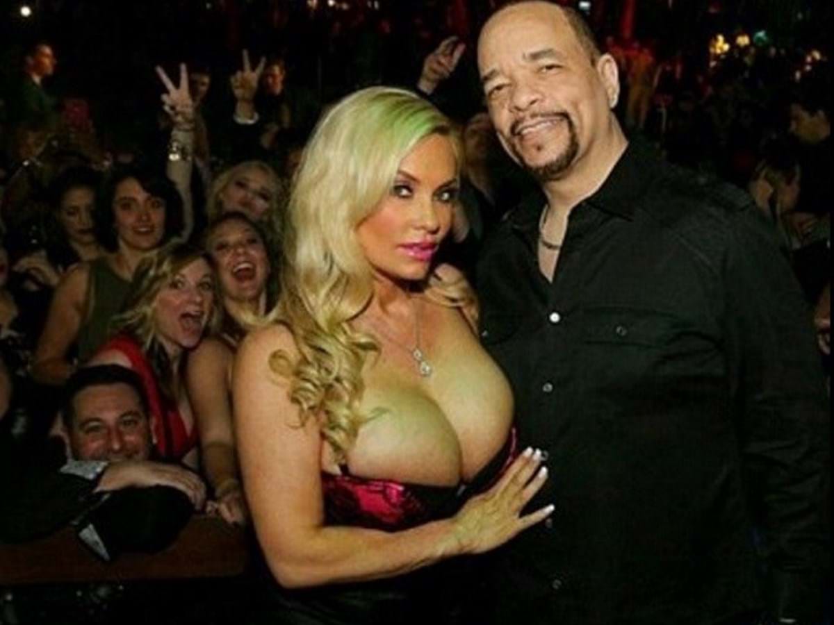 Mulher de Ice-T com decote arrojado - a Ferver imagem foto