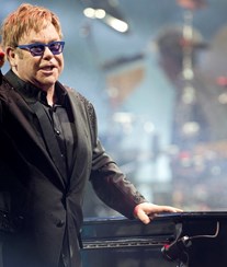 Elton John processado pela ex-mulher 