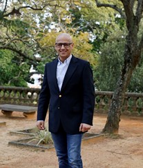 "Estou muito bem, como podem ver"