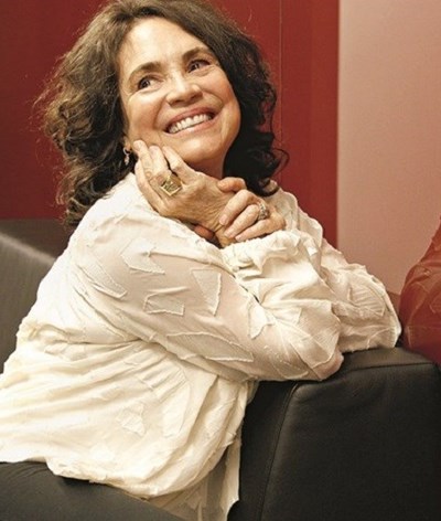 Regina Duarte faz teatro em Portugal
