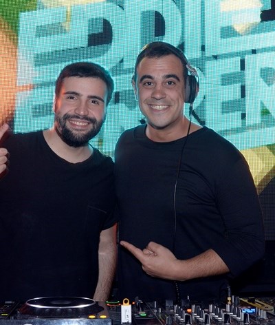 Eddie Ferrer apresenta single em noite especial
