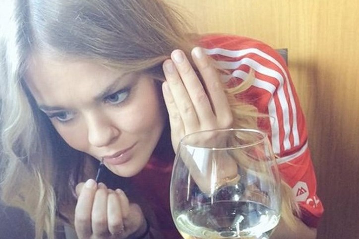 Maja Nilsson, namorada de Lindelof (Benfica) tem 22 anos
