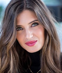 Sara Carbonero exibe aliança