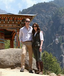 Kate e William visitam mosteiro no Butão