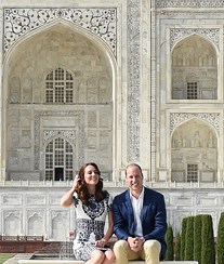 Duques imitam Diana de Gales na Índia