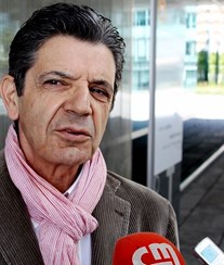 “A Carlota chora por ir para a mãe”