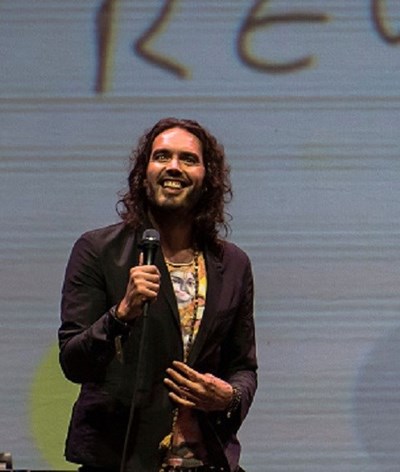 Russell Brand revela nome da filha