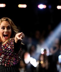 Adele celebra 31º aniversário em mansão milionária