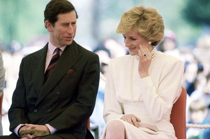 Carlos e Diana casaram-se em julho de 1981 e tiveram dois filhos, William e Harry. Divorciaram-se em 1996    