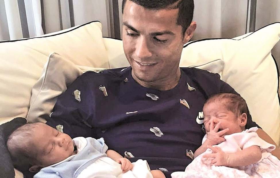 Filhos gémeos de Cristiano Ronaldo fazem hoje dois anos - a Ferver - Vidas