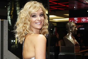 Sara Prata assume estar solteira