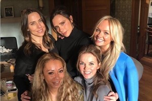 Victoria Beckham deixa recado a 'Spice Girls'