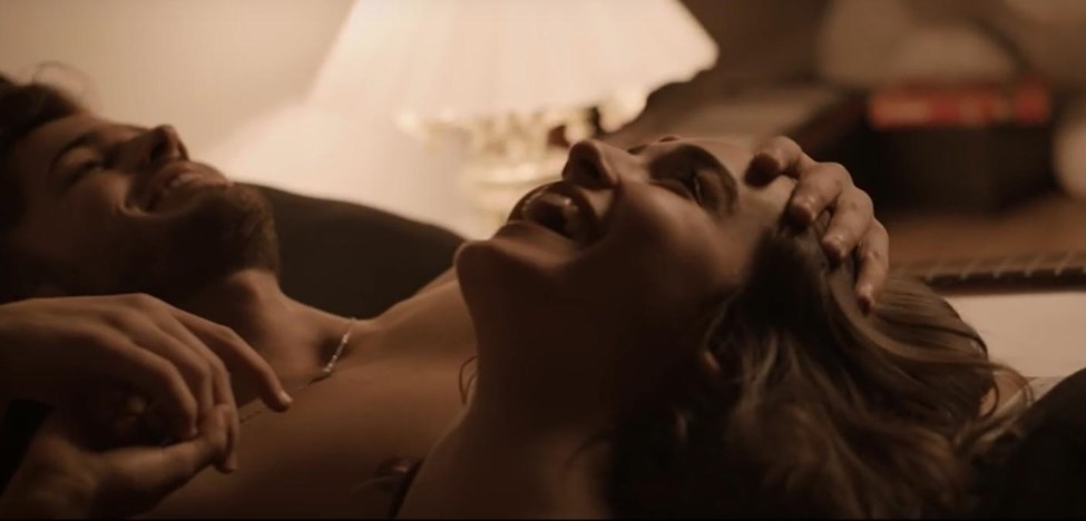David Carreira grava videoclip muito ousado com Angie Costa
