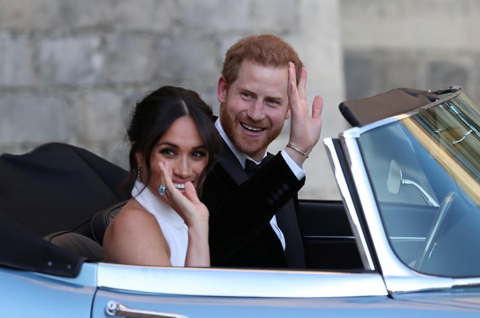 Harry Meghan a caminho do copo de água após o casamento
