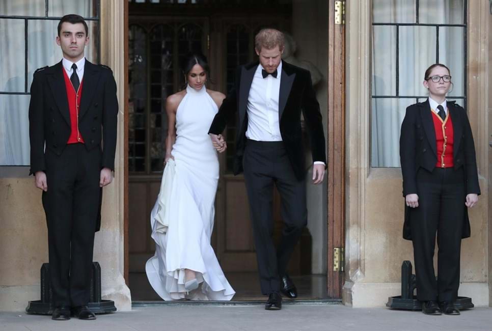 Harry Meghan a caminho do copo de água após o casamento