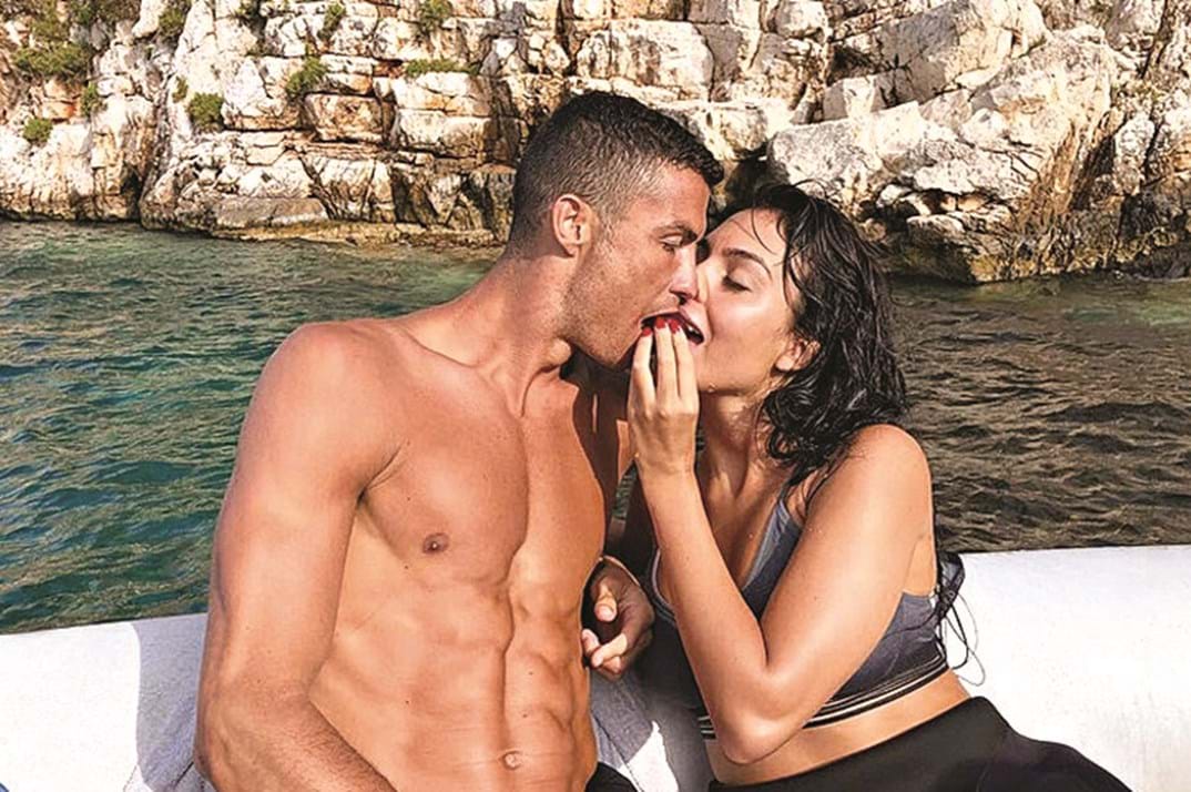 Cristiano Ronaldo apaixonado durante férias na Grécia