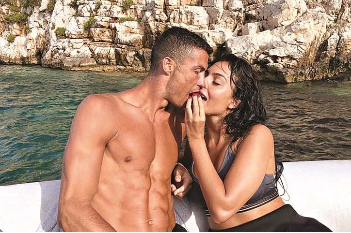 Cristiano Ronaldo apaixonado durante férias na Grécia