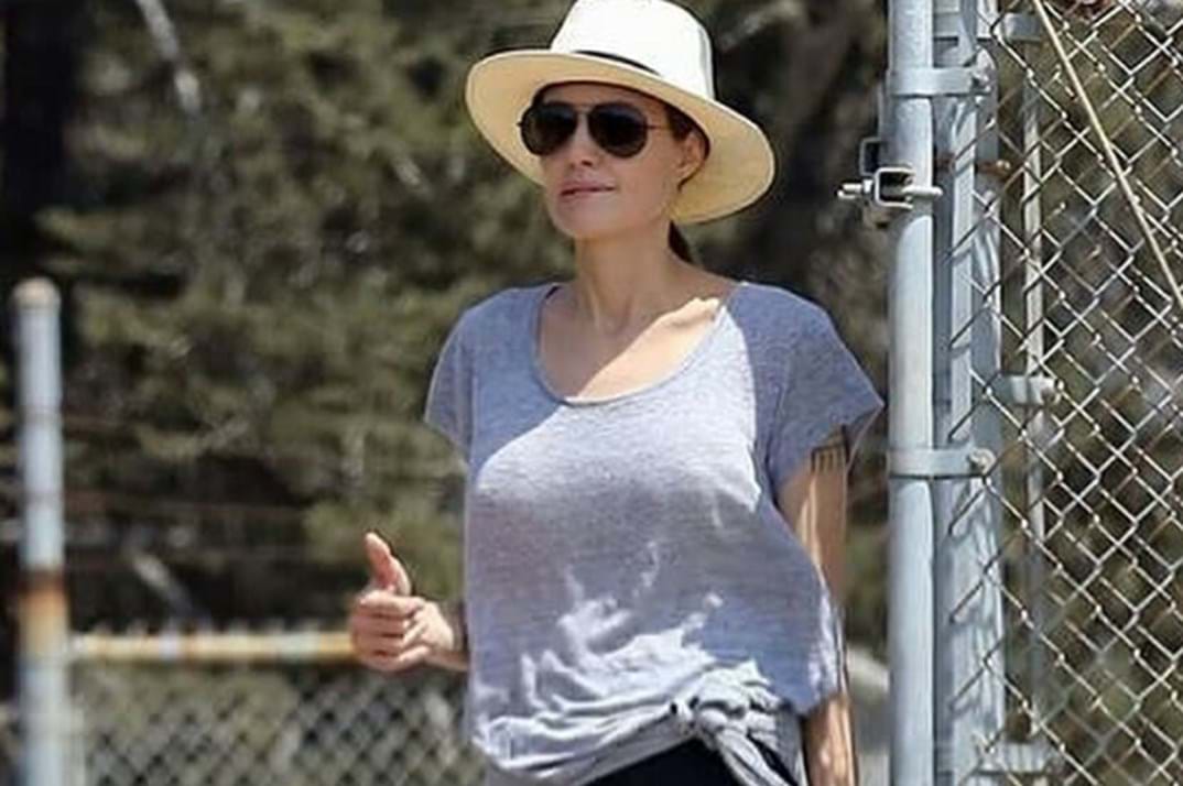 Angelina Jolie choca com magreza extrema